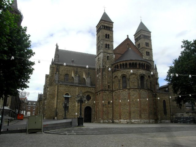 r0019664sintservaasbasiliek.jpg